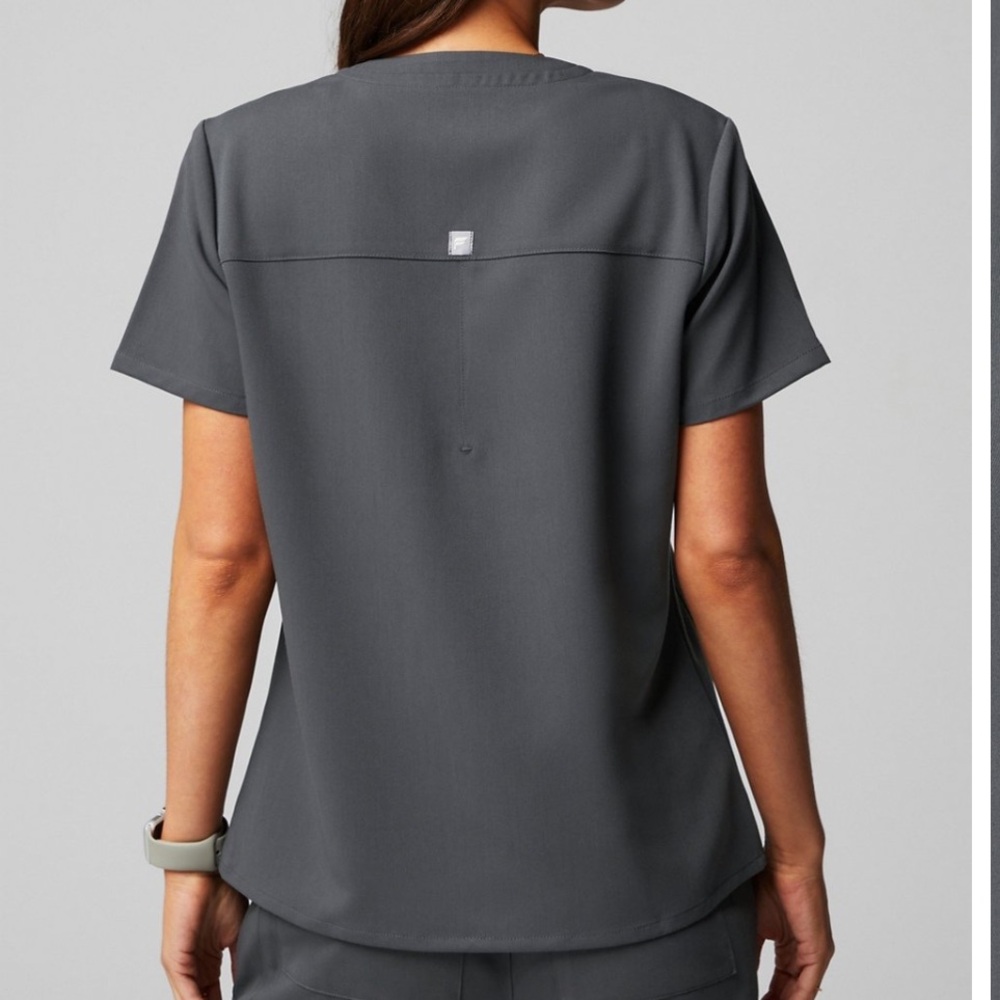 Fabletics Scrub Set in Onyx - Picture 2 of 5